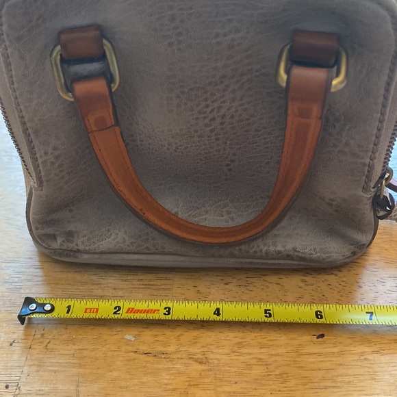 Street Level light tan Crossbody purse - Picture 7 of 8